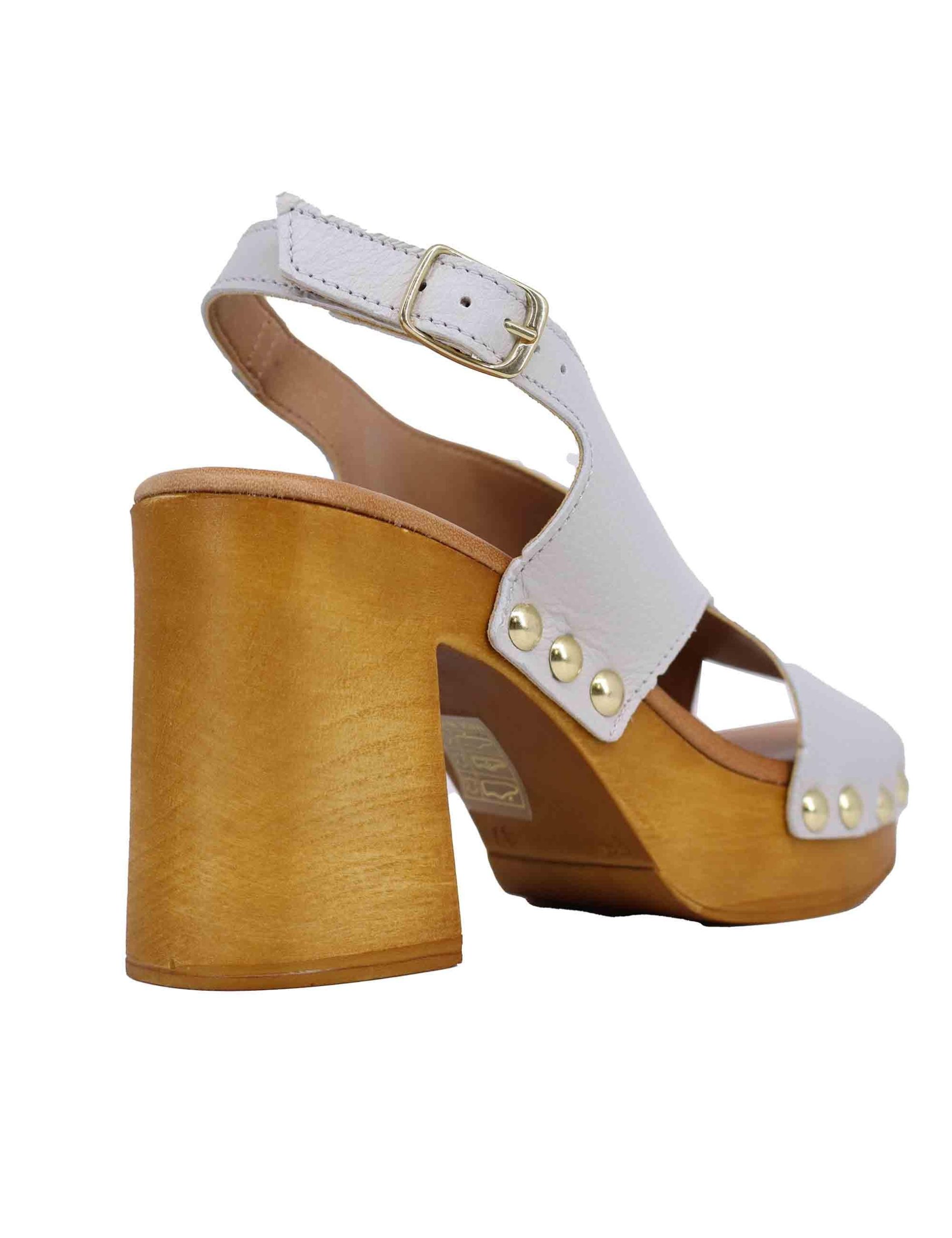 Zoccoli slingback donna in pelle bianca con fibbie oro e tacco alto Donna SR8513 100 - immagine 5